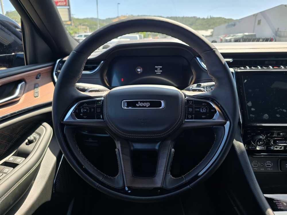 new 2025 Jeep Grand Cherokee car, priced at $61,995