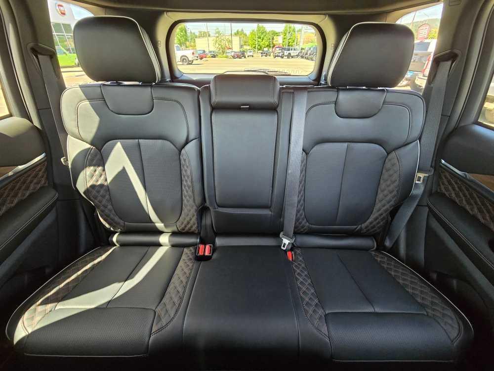 new 2025 Jeep Grand Cherokee car, priced at $61,995