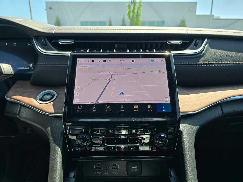 new 2025 Jeep Grand Cherokee car, priced at $61,995