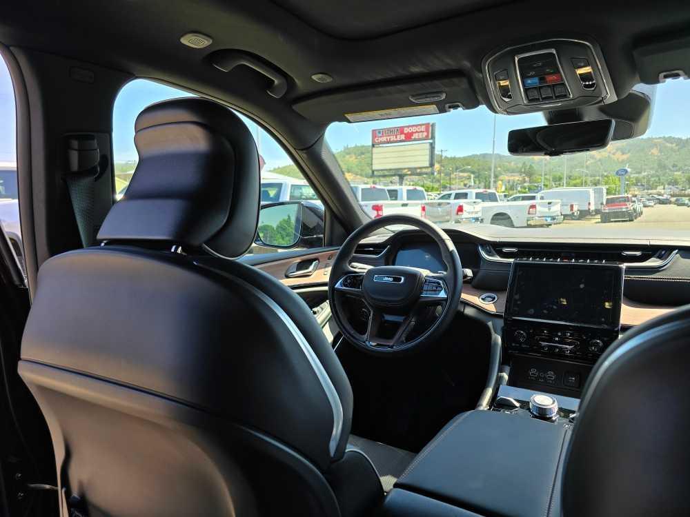new 2025 Jeep Grand Cherokee car, priced at $61,995