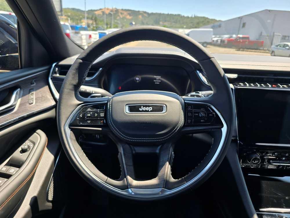 new 2025 Jeep Grand Cherokee car, priced at $57,995