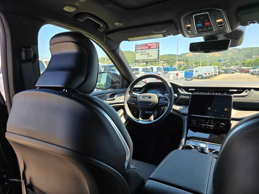 new 2025 Jeep Grand Cherokee car, priced at $57,995