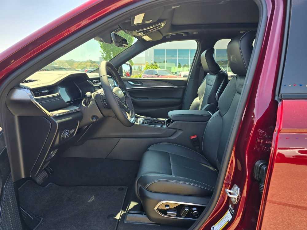 new 2025 Jeep Grand Cherokee car, priced at $57,995