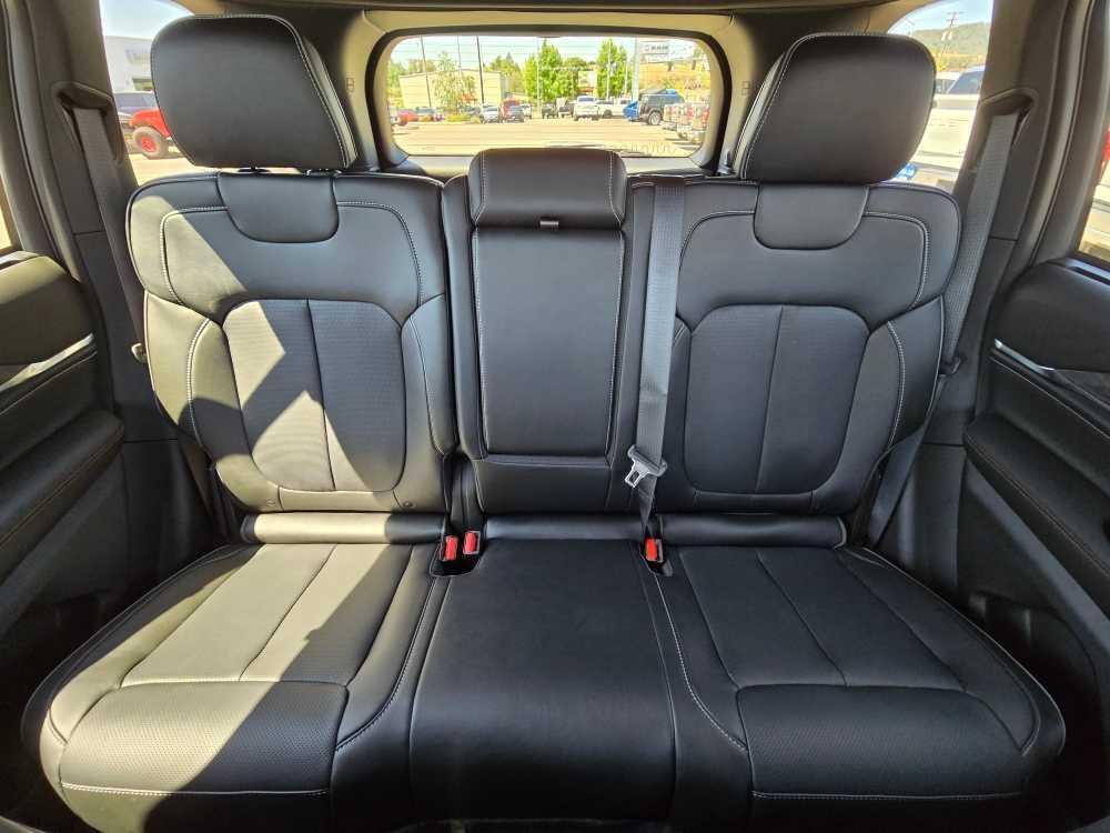 new 2025 Jeep Grand Cherokee car, priced at $57,995