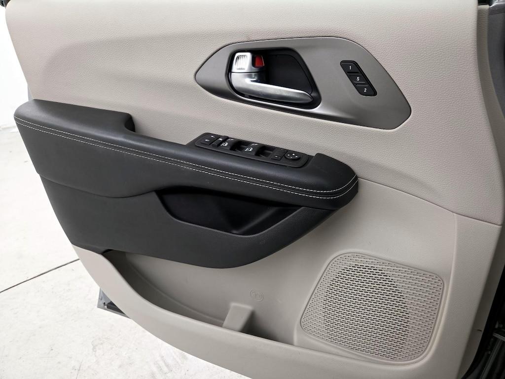 used 2021 Chrysler Pacifica car, priced at $33,998