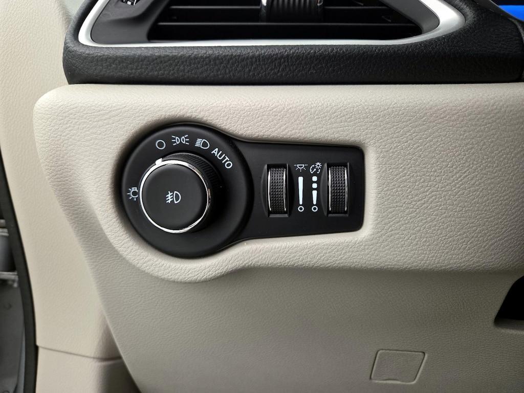 used 2021 Chrysler Pacifica car, priced at $33,998