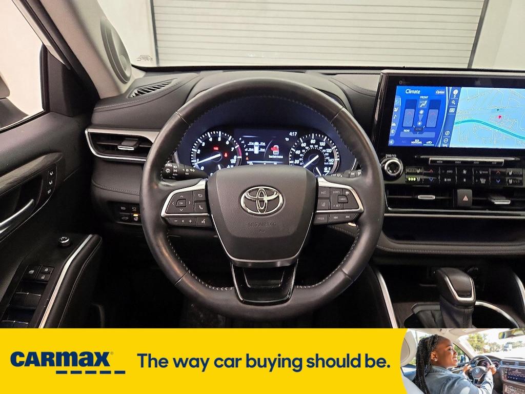 used 2020 Toyota Highlander car, priced at $42,998