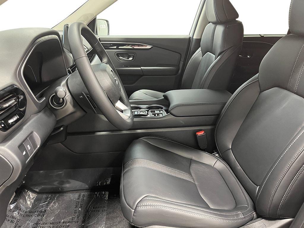 new 2025 Honda Pilot car, priced at $52,651