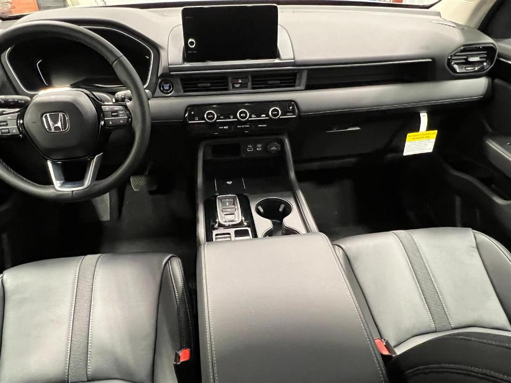 new 2025 Honda Pilot car, priced at $46,317