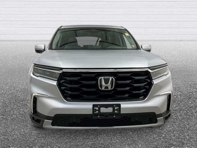 new 2025 Honda Pilot car, priced at $44,740