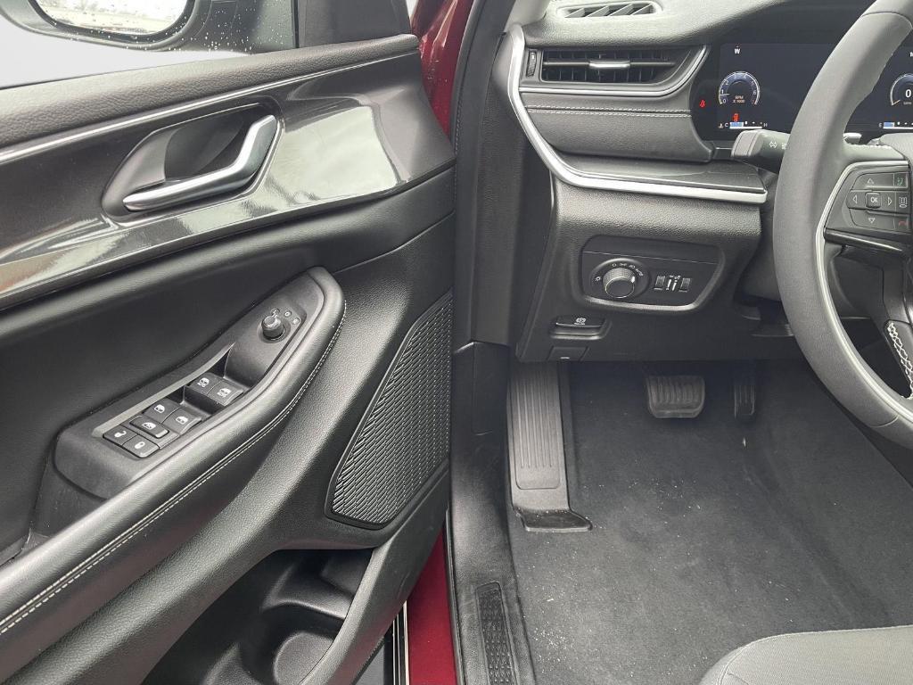 used 2023 Jeep Grand Cherokee car, priced at $29,692