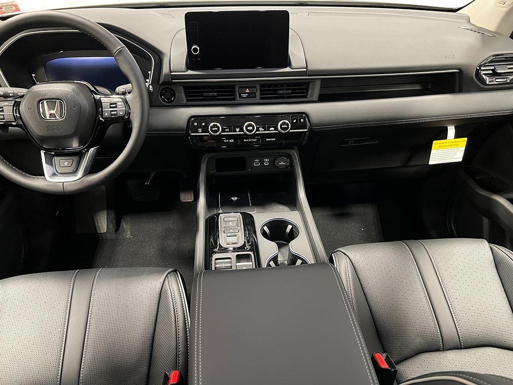 new 2025 Honda Pilot car, priced at $55,004