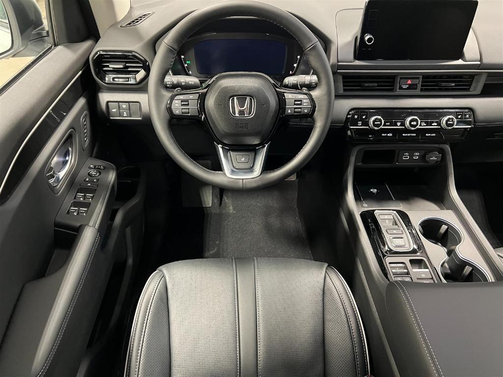 new 2025 Honda Pilot car, priced at $55,004