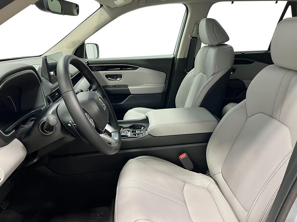 new 2025 Honda Pilot car, priced at $45,874