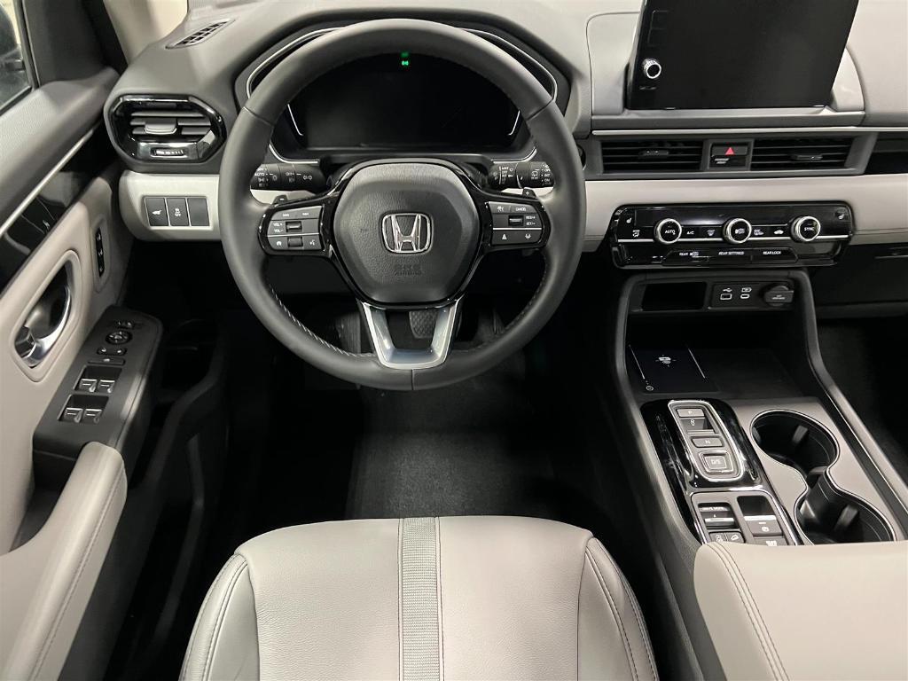 new 2025 Honda Pilot car, priced at $45,874