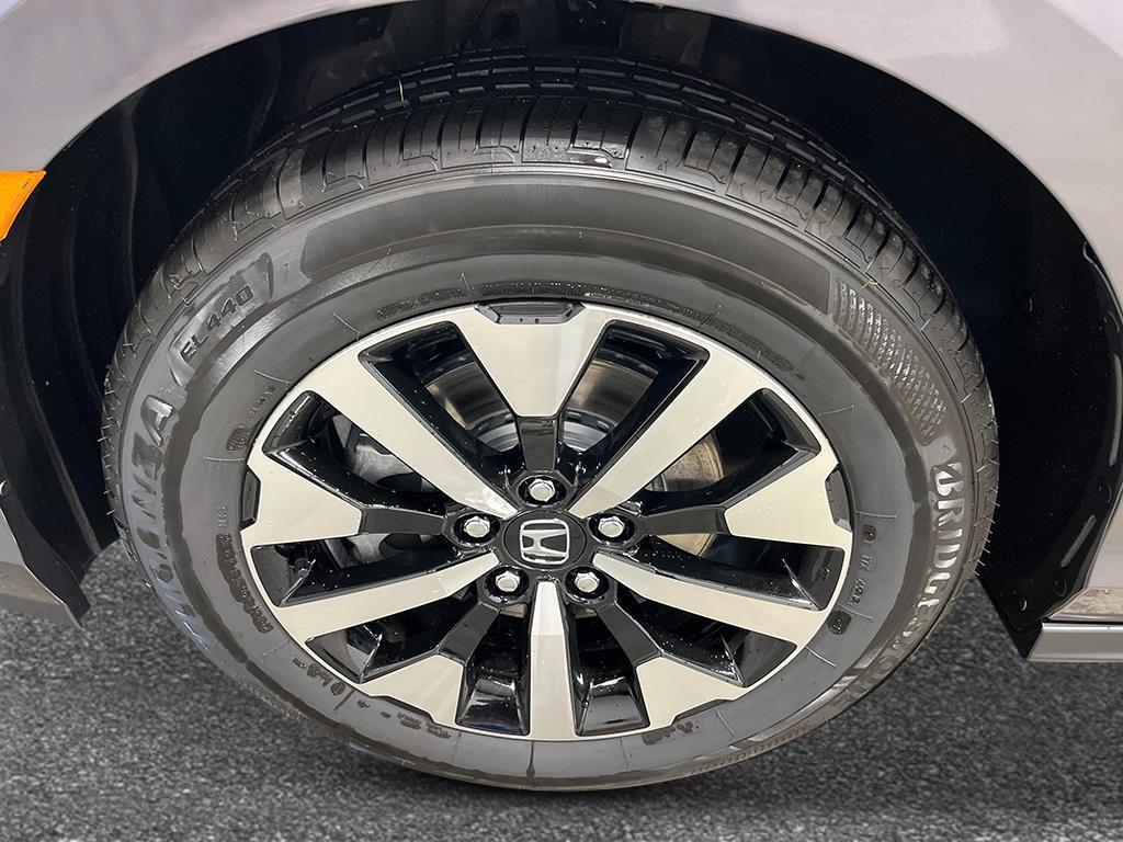 new 2026 Honda Odyssey car, priced at $43,404