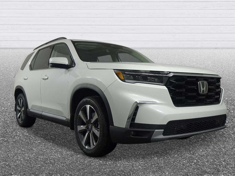 new 2025 Honda Pilot car, priced at $49,443