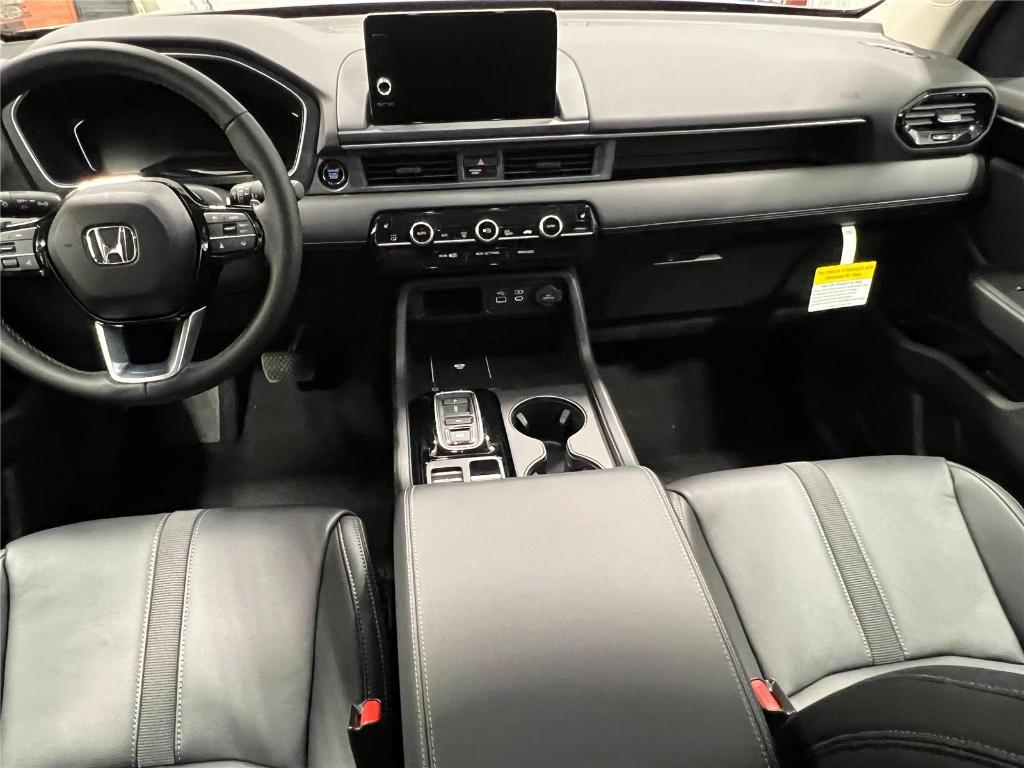 new 2025 Honda Pilot car, priced at $44,740
