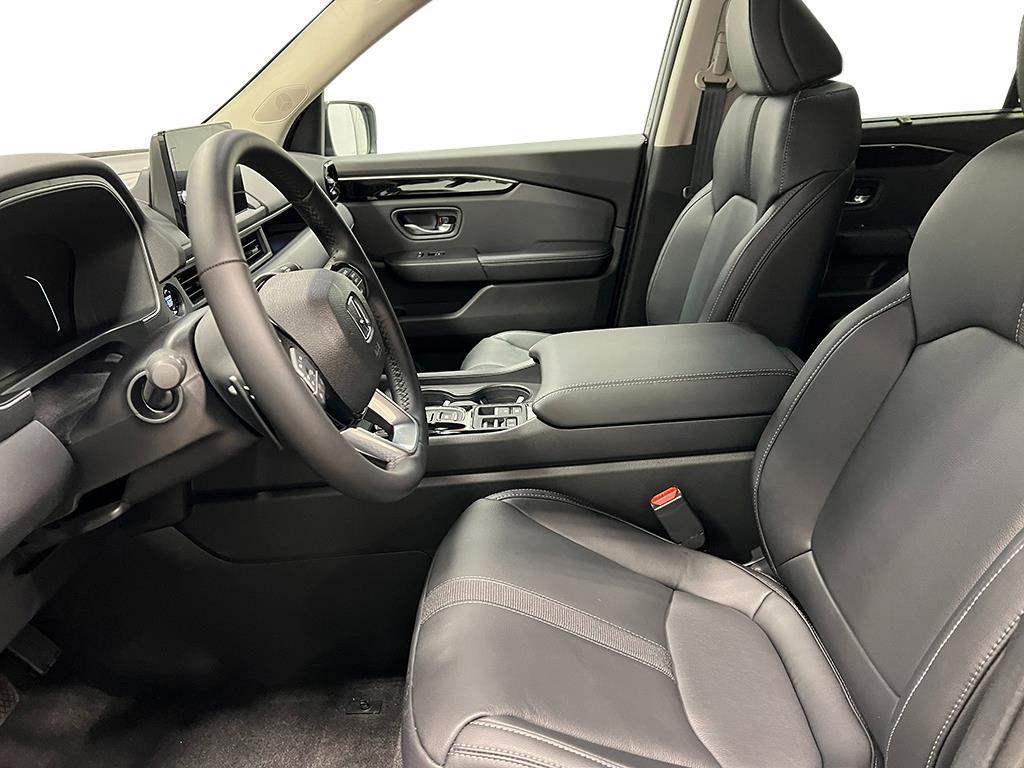 new 2025 Honda Pilot car, priced at $44,740