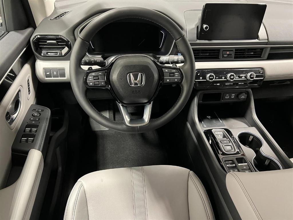 new 2025 Honda Pilot car, priced at $50,029