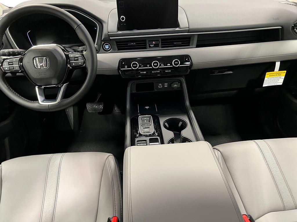 new 2025 Honda Pilot car, priced at $44,740