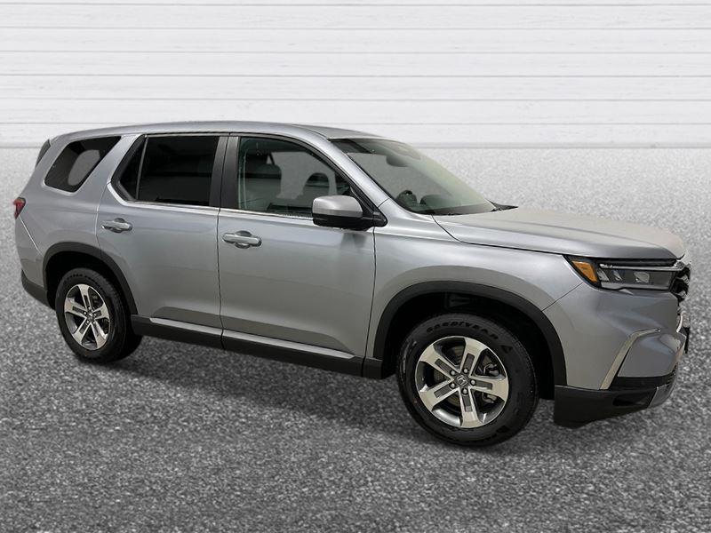 new 2025 Honda Pilot car, priced at $44,740