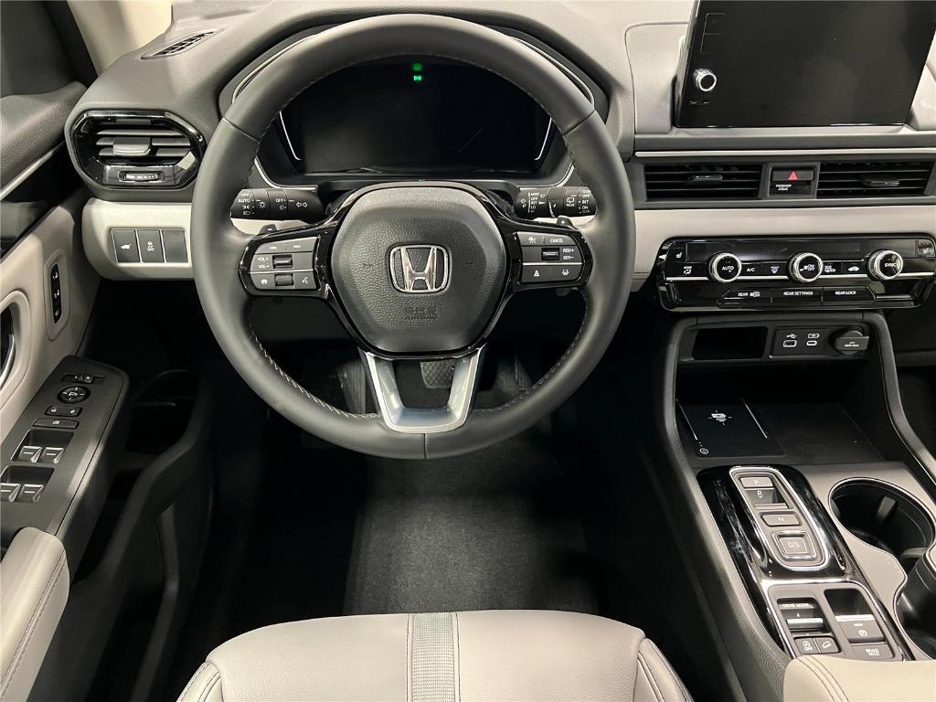 new 2025 Honda Pilot car, priced at $44,740