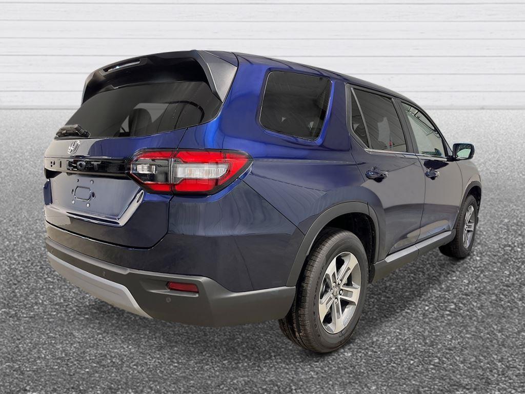 new 2025 Honda Pilot car, priced at $44,740
