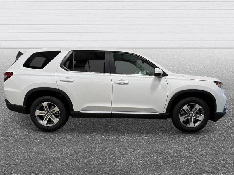 new 2025 Honda Pilot car, priced at $45,932