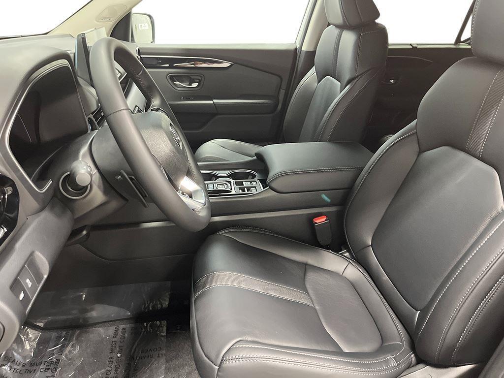 new 2025 Honda Pilot car, priced at $52,381