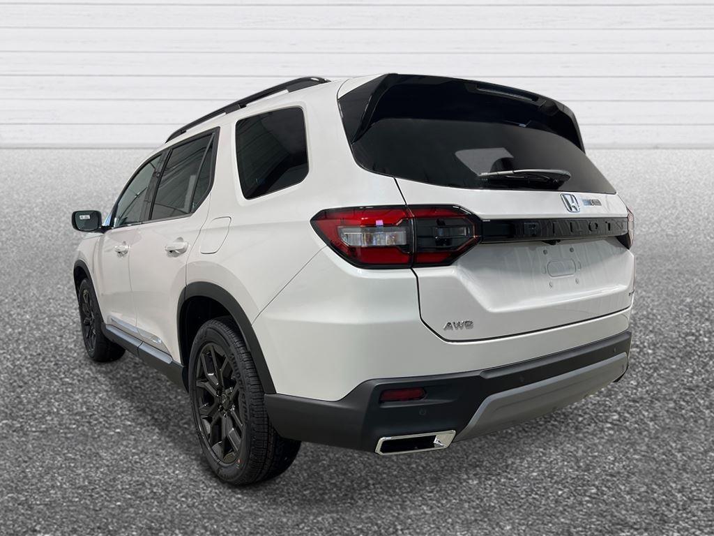 new 2025 Honda Pilot car, priced at $52,381
