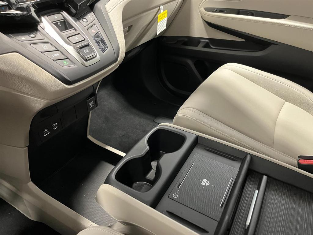 new 2025 Honda Odyssey car, priced at $42,102