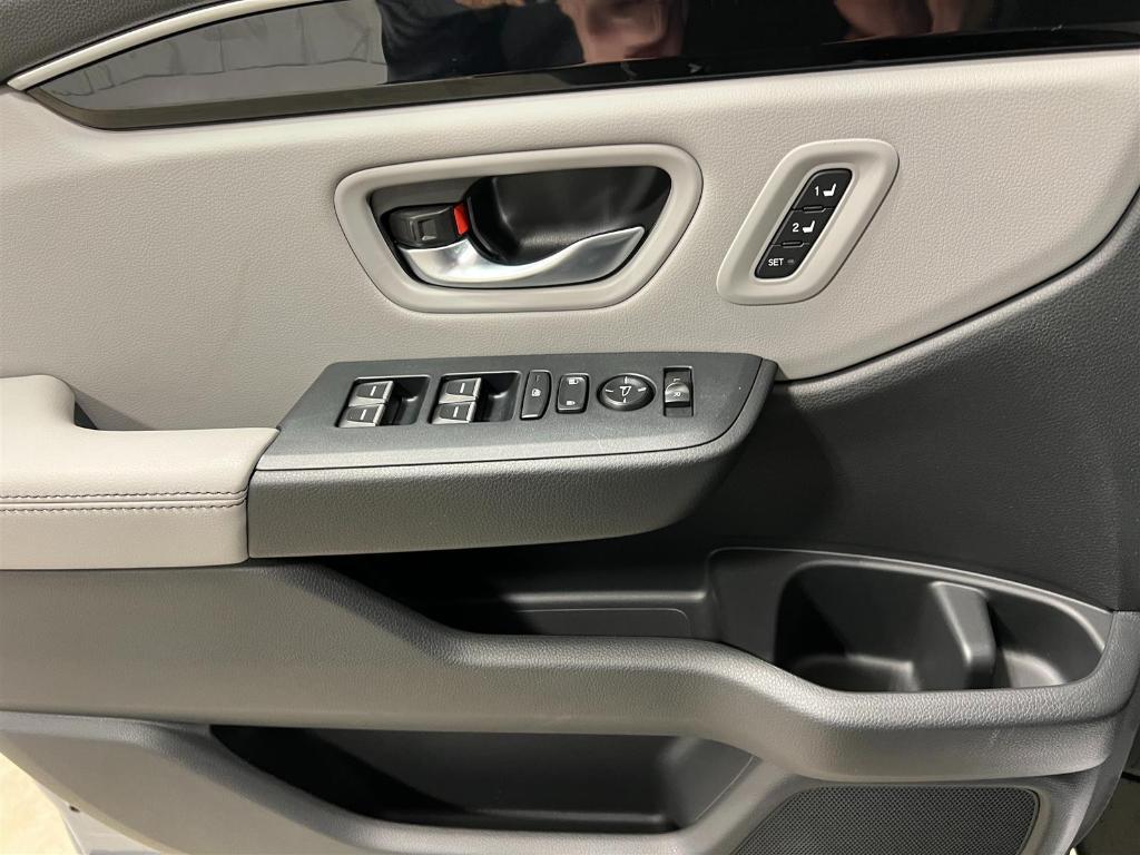 new 2025 Honda Pilot car, priced at $45,874