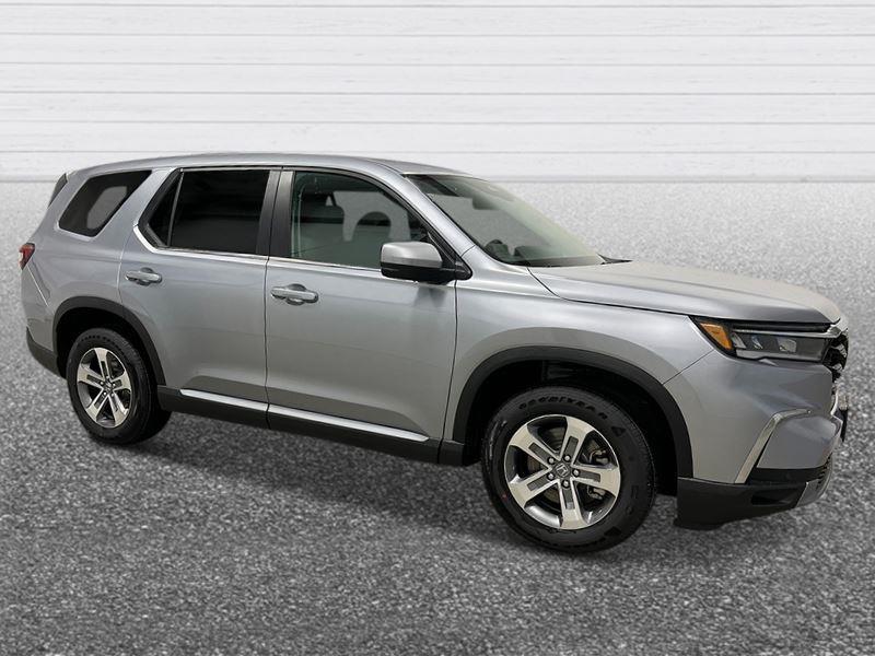 new 2025 Honda Pilot car, priced at $45,874