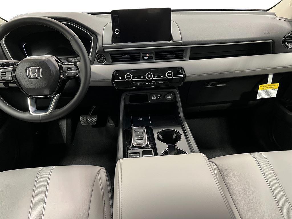 new 2025 Honda Pilot car, priced at $45,874