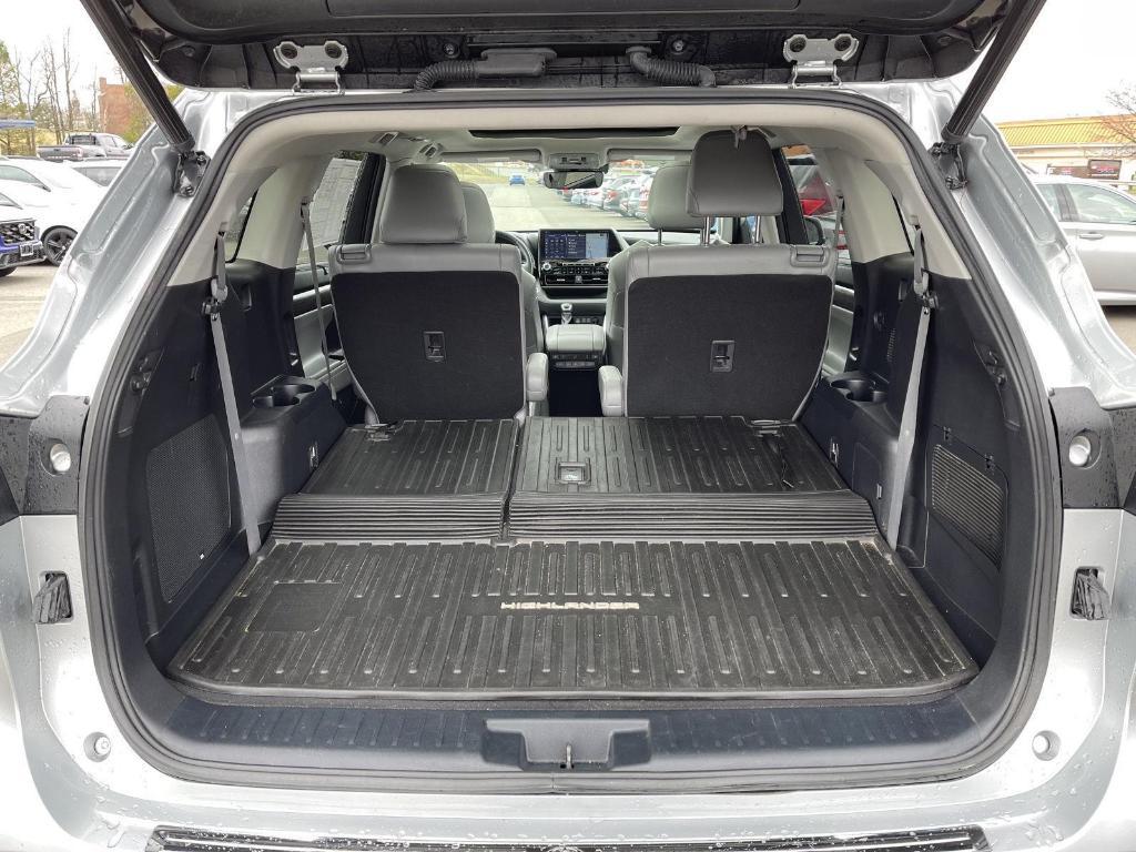 used 2022 Toyota Highlander car, priced at $38,816
