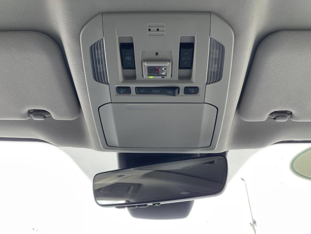 used 2022 Toyota Highlander car, priced at $38,816