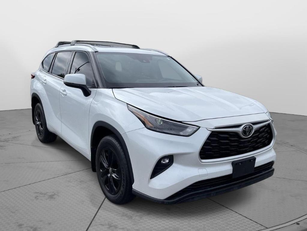 used 2022 Toyota Highlander car, priced at $36,212
