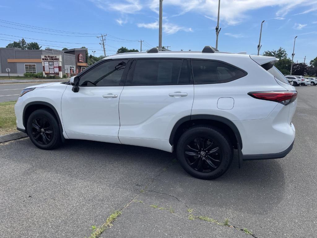 used 2022 Toyota Highlander car, priced at $36,826