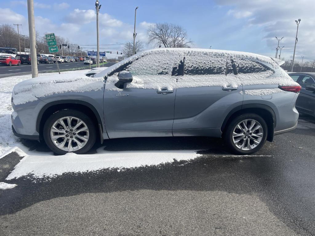 used 2021 Toyota Highlander Hybrid car, priced at $39,810