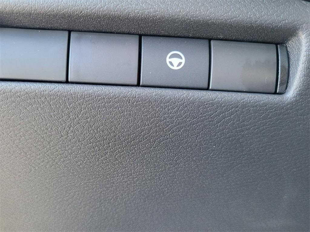 new 2025 Nissan Kicks car, priced at $27,960