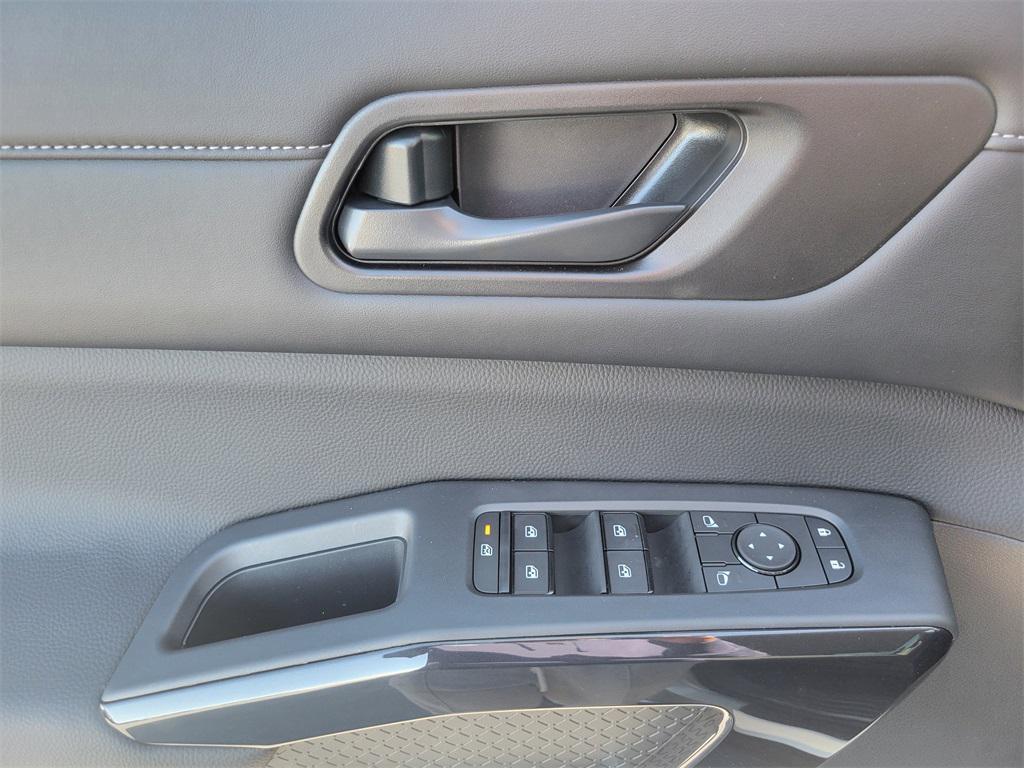 new 2025 Nissan Pathfinder car, priced at $43,890