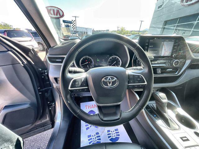 used 2022 Toyota Highlander car, priced at $34,697