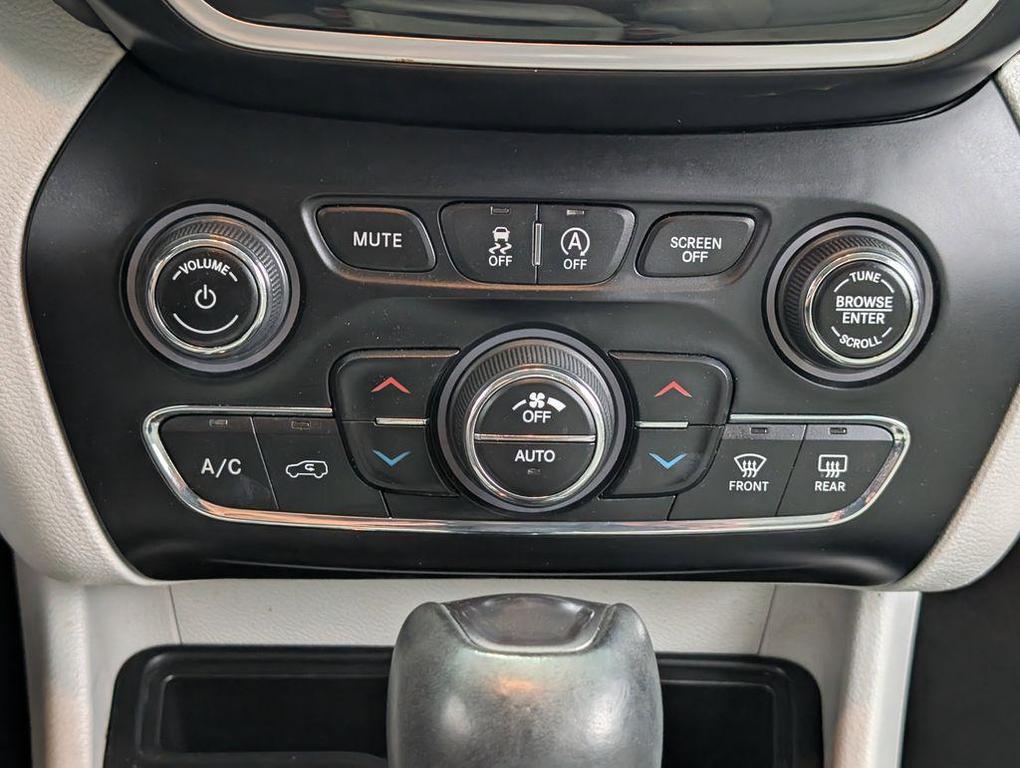 used 2019 Jeep Cherokee car, priced at $18,777