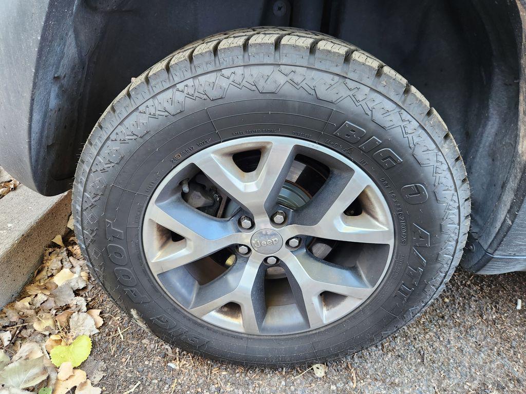 used 2014 Jeep Cherokee car, priced at $7,695