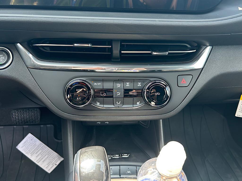 new 2025 Buick Envista car, priced at $28,178