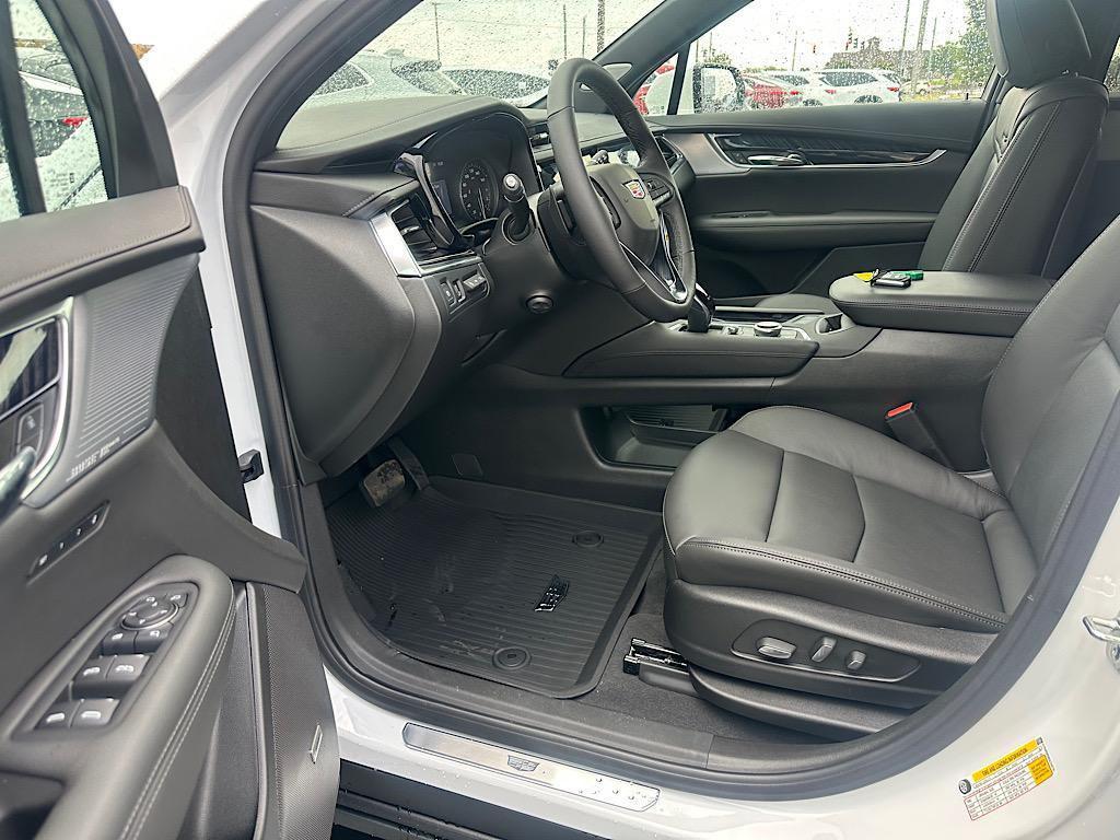 new 2025 Cadillac XT6 car, priced at $63,414