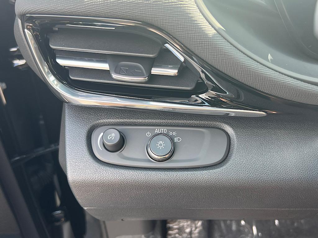 new 2025 Buick Envista car, priced at $30,496