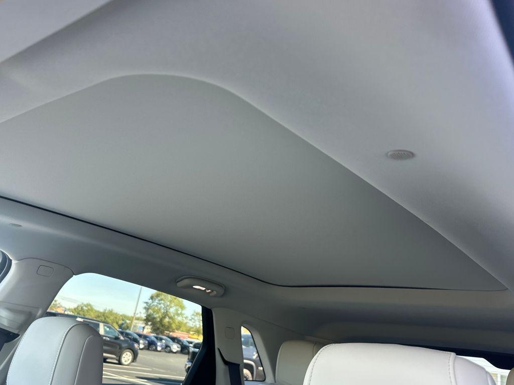 new 2025 Cadillac XT5 car, priced at $55,739