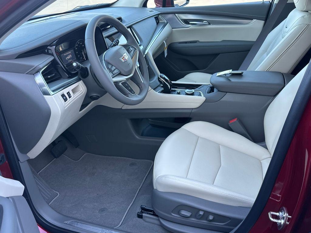 new 2025 Cadillac XT5 car, priced at $55,739